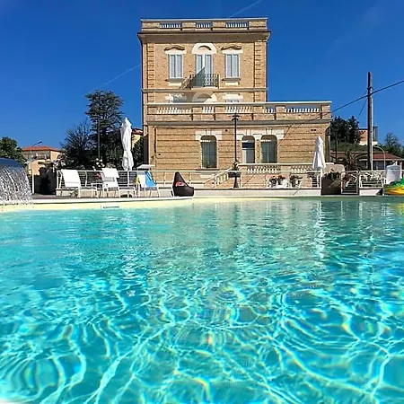 伯爵夫人别墅 公寓式酒店 Cossignano
